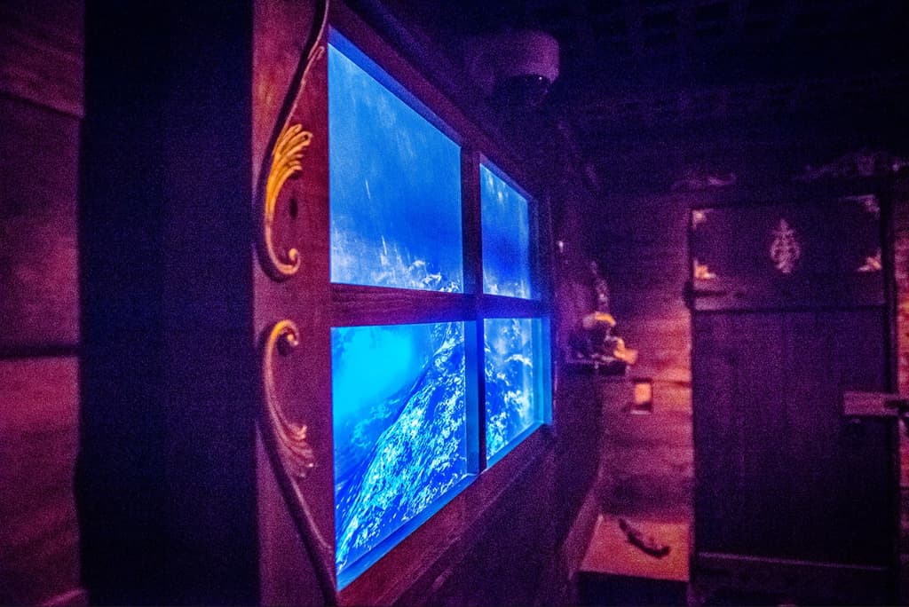 crushing waves pirates code escape room